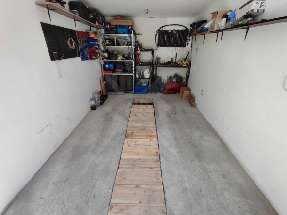 Гараж / Паркомясто в Варна, Завод Дружба - 20 кв.м за 2075 €/кв.м - Снимка #1