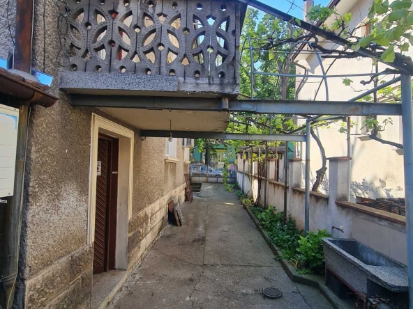 Етаж от къща в Русе, Родина 2 - 103 кв.м за 845 €/кв.м - Снимка #1