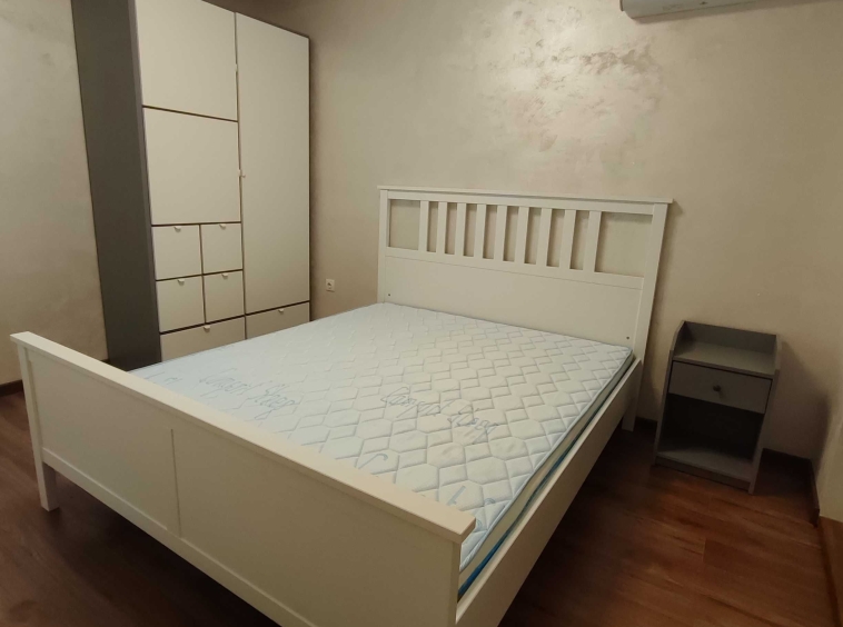 Дава се под наем Тристаен апартамент в Варна, Автогара - 84 кв.м за 561 € - Снимка #1