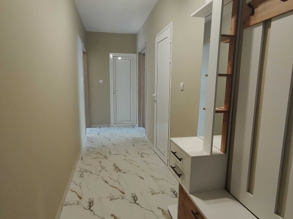 Дава се под наем Тристаен апартамент в Стара Загора, Център - 75 кв.м за 408 € - Снимка #1