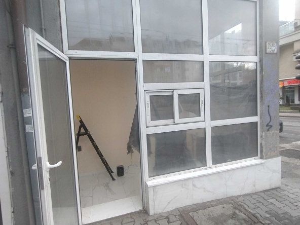 Дава се под наем Магазин в София, Оборище - 25 кв.м за 229.5 € - Снимка #1