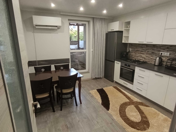 Дава се под наем Четиристаен апартамент в Сандански - 80 кв.м за 462 € - Снимка #1