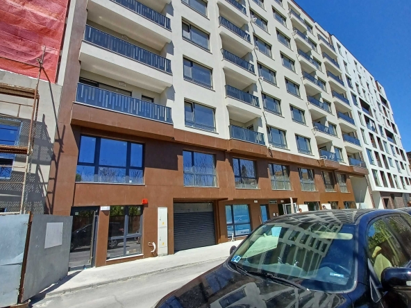 Тристаен апартамент в Варна, Център - 93 кв.м за 1371 €/кв.м - Снимка #1