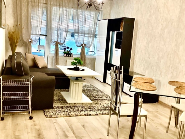 Дава се под наем Тристаен апартамент в София, Студентски град - 80 кв.м за 757.86 € - Снимка #1