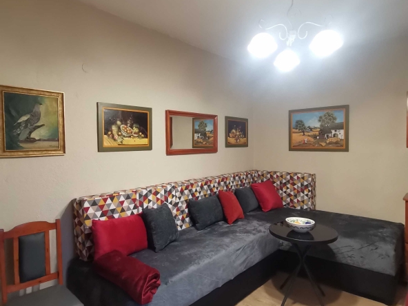 Дава се под наем Етаж от къща в Велинград - 60 кв.м за 298.86 € - Снимка #1