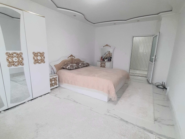 Тристаен апартамент в Търговище, Център - 79 кв.м за 820 €/кв.м - Снимка #1