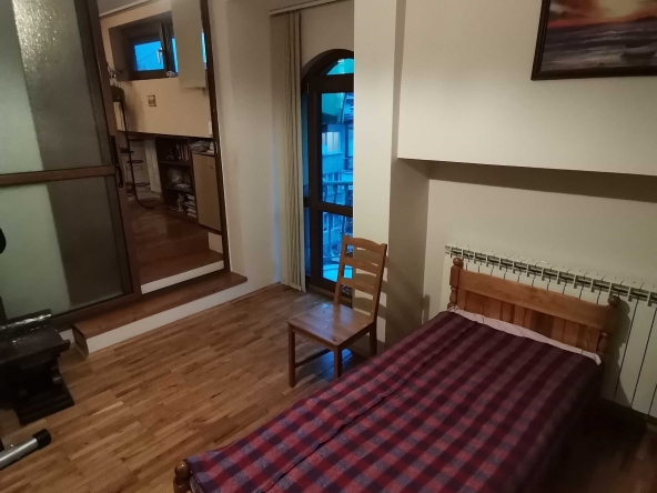 Дава се под наем Тристаен апартамент в Бургас, Център - 100 кв.м за 280.5 € - Снимка #1