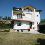 Дава се под наем Къща в Варна, Аспарухово - 350 кв.м за 1428 € - Снимка #1