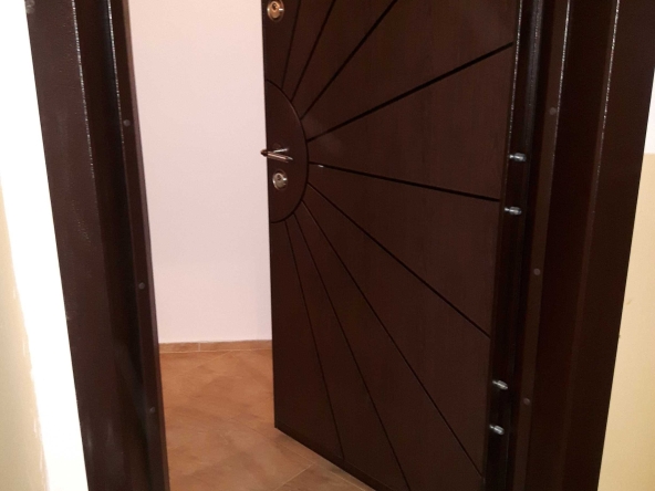 Дава се под наем Тристаен апартамент в Несебър - 80 кв.м за 306 € - Снимка #1