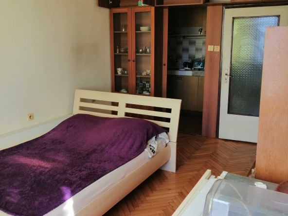 Дава се под наем Едностаен апартамент в Плевен, Идеален център - 40 кв.м за 178.5 € - Снимка #1