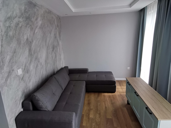 Двустаен апартамент в Бургас, Център - 65 кв.м за 2616 €/кв.м - Снимка #1