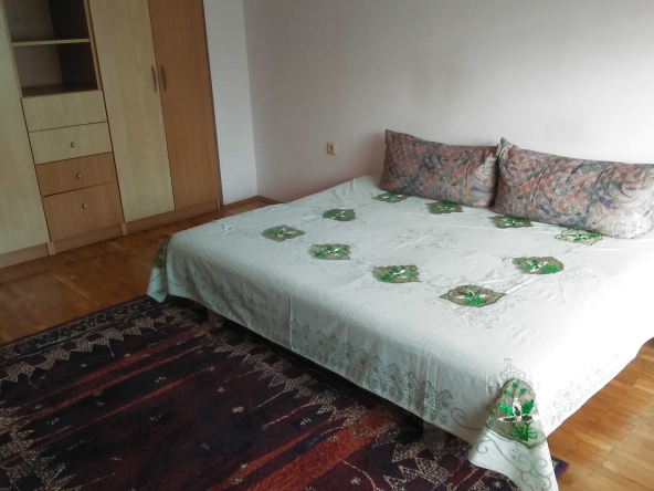 Дава се под наем Тристаен апартамент в Варна, Център - 65 кв.м за 408 € - Снимка #1