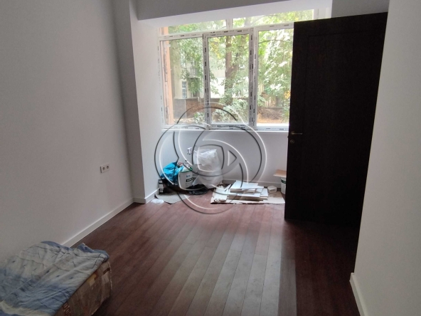 Дава се под наем Тристаен апартамент в София, Център - 132 кв.м за 1000 € - Снимка #1