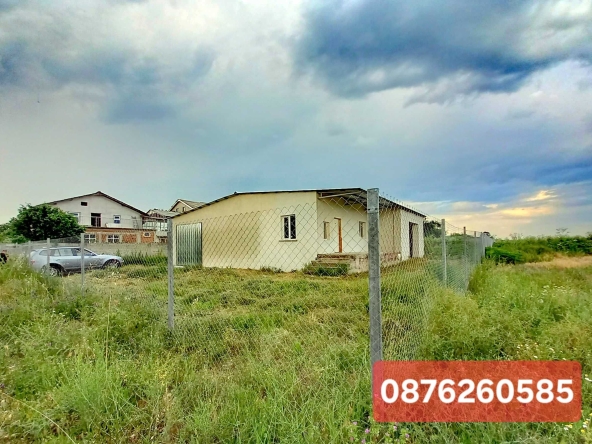 Дава се под наем Промишлена сграда в Пловдив, Център - 1410 кв.м за 877.71 € - Снимка #1