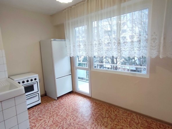 Дава се под наем Едностаен апартамент в Шумен, 2-ри корпус - 41 кв.м за 199.41 € - Снимка #1