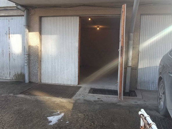 Дава се под наем Гараж / Паркомясто в София, Витоша - 35 кв.м за 204 € - Снимка #1