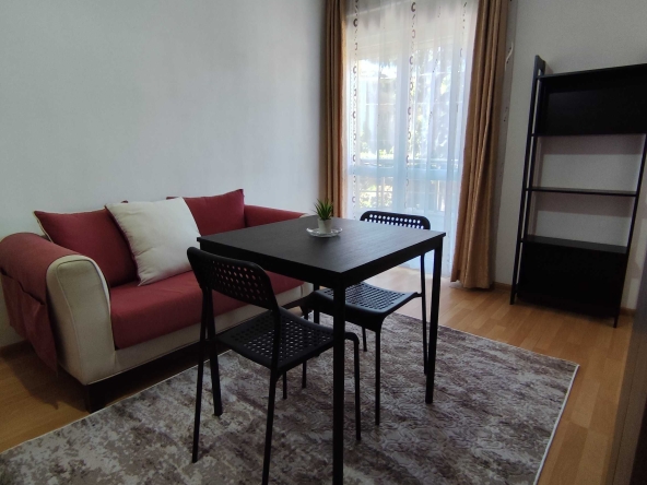 Дава се под наем Едностаен апартамент в Хасково, Училищни - 30 кв.м за 204 € - Снимка #1