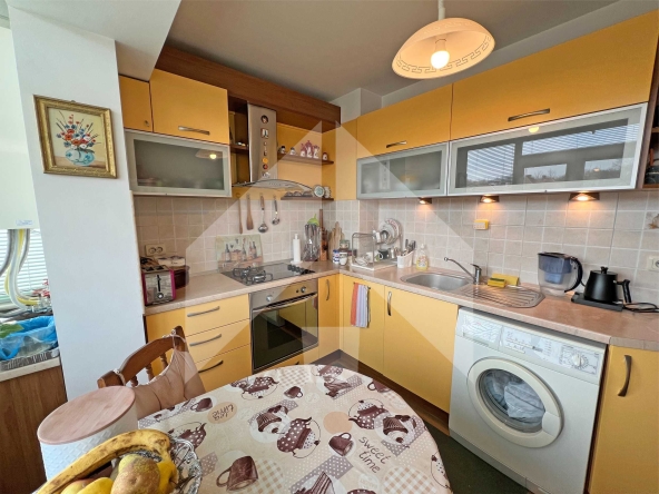 Двустаен апартамент в Нови пазар - 60 кв.м за 1148 €/кв.м - Снимка #1