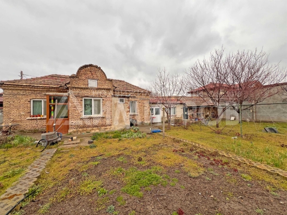 Къща в Нови пазар - 72 кв.м за 489 €/кв.м - Снимка #1