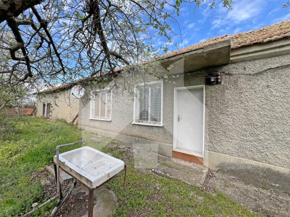 Къща в с. Зайчино ореше, Област Шумен - 61 кв.м за 318 €/кв.м - Снимка #1