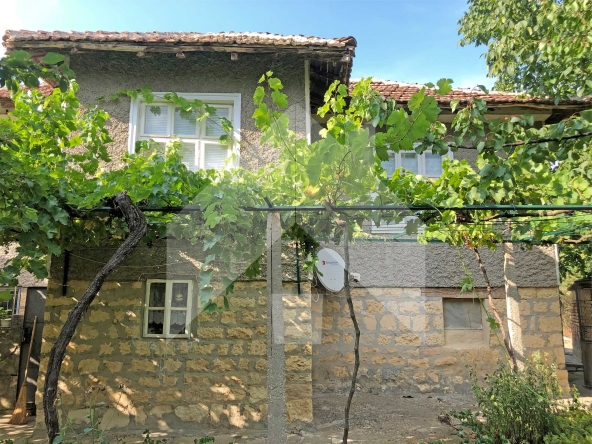 Къща в Нови пазар - 100 кв.м за 332 €/кв.м - Снимка #1