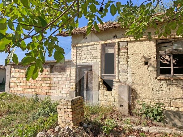 Парцел в с. Стан, Област Шумен - 1553 кв.м за 11 €/кв.м - Снимка #1