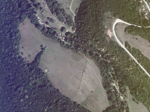 Земеделски имот в с. Стеврек, Област Търговище -  кв.м за 1010 €/дка - Снимка #1