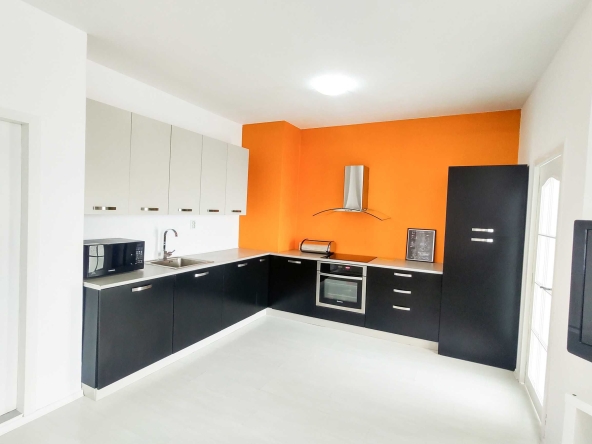 Дава се под наем Двустаен апартамент в Пловдив, Южен - 60 кв.м за 351.9 € - Снимка #1