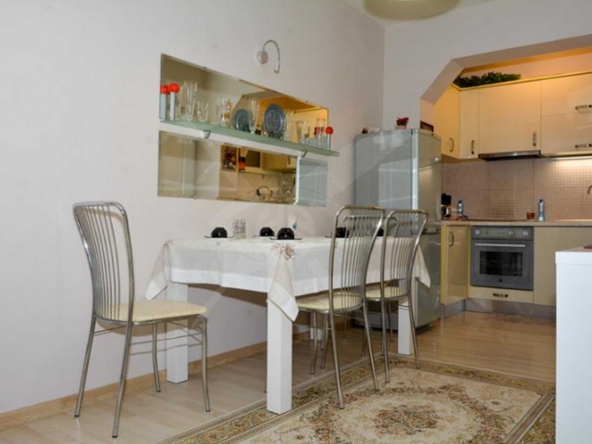 Етаж от къща в Варна, ВИНС - 147 кв.м за 1939 €/кв.м - Снимка #1