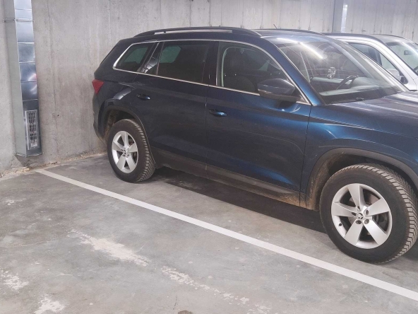 Дава се под наем Гараж / Паркомясто в Варна, Младост 2 - 13 кв.м за 81.6 € - Снимка #1