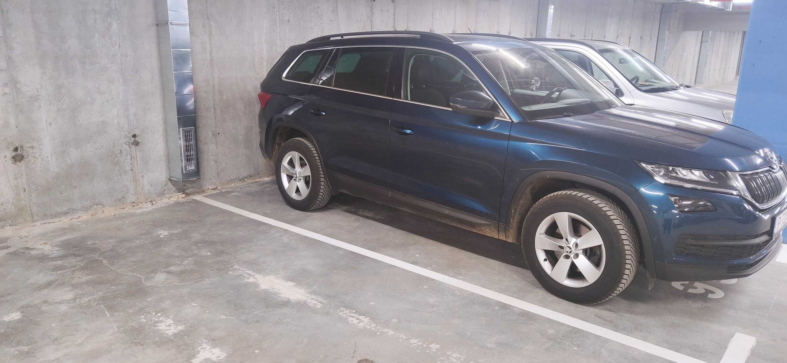 Дава се под наем Гараж / Паркомясто в Варна, Младост 2 - 13 кв.м за 81.6 € - Снимка #1