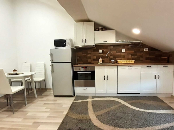 Дава се под наем Двустаен апартамент в Хасково, Овчарски - 55 кв.м за 204 € - Снимка #1