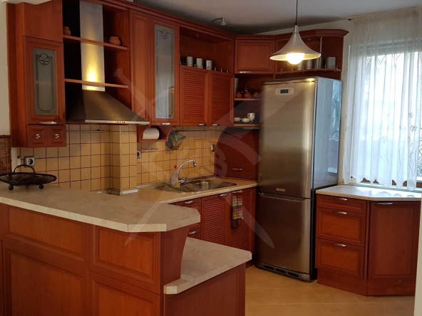 Дава се под наем Тристаен апартамент в Варна, Спортна зала - 85 кв.м за 700 € - Снимка #1