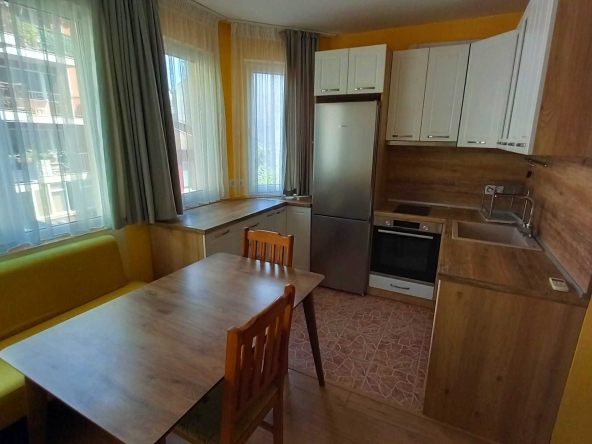 Дава се под наем Тристаен апартамент в София, Център - 100 кв.м за 747.66 € - Снимка #1