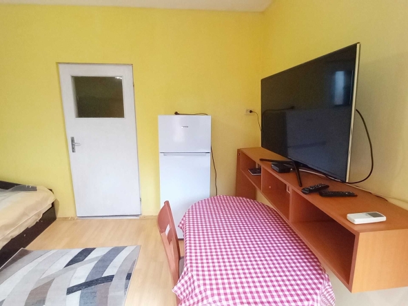 Дава се под наем Едностаен апартамент в София, Хладилника - 30 кв.м за 278.97 € - Снимка #1