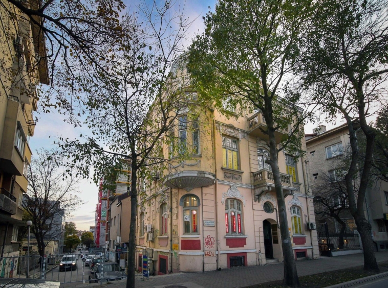 Етаж от къща в Варна, Център - 150 кв.м за 4000 €/кв.м - Снимка #1