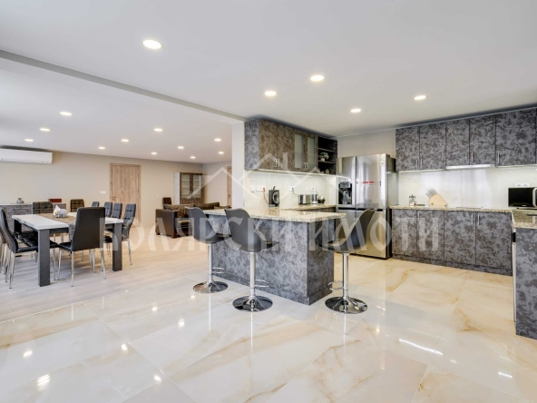 Къща в Трявна - 435 кв.м за 1787 €/кв.м - Снимка #1