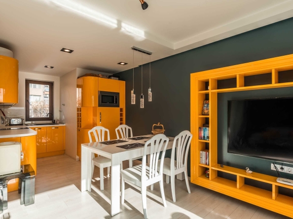 Тристаен апартамент в Варна, Левски - 107 кв.м за 2050 €/кв.м - Снимка #1