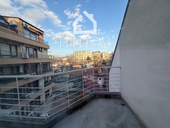 Тристаен апартамент в Варна, Колхозен пазар - 82 кв.м за 1431 €/кв.м - Снимка #1