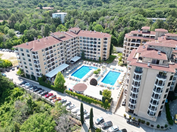Двустаен апартамент в к.к. Златни пясъци - 68 кв.м за 743 €/кв.м - Снимка #1
