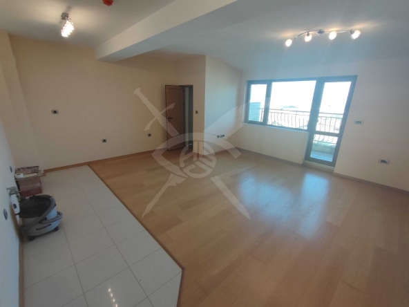 Тристаен апартамент в Варна, Галата - 158 кв.м за 1254 €/кв.м - Снимка #1