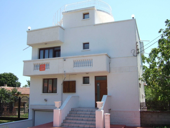 Къща в с. Крапец, Област Добрич - 330 кв.м за 785 €/кв.м - Снимка #1