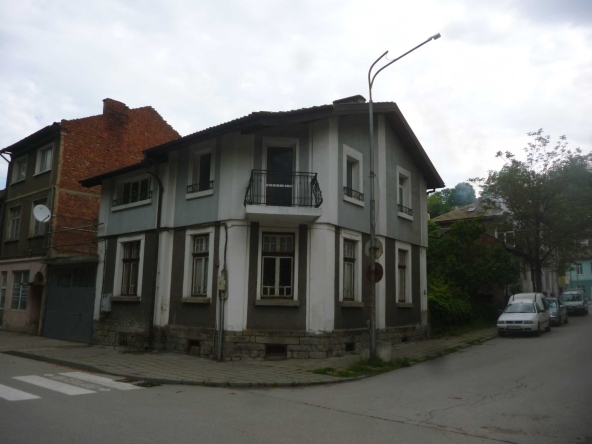 Къща в Габрово, Център - 273 кв.м за 673 €/кв.м - Снимка #1