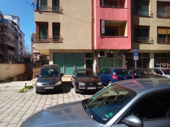 Дава се под наем Магазин в Пловдив, Кършияка - 40 кв.м за 311.1 € - Снимка #1