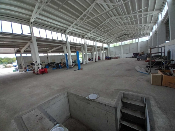 Дава се под наем Промишлена сграда в Разград, Бели Лом - 2765 кв.м за 5000 € - Снимка #1