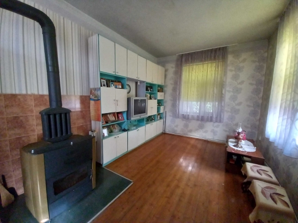 Етаж от къща в Хасково, Център - 135 кв.м за 378 €/кв.м - Снимка #1