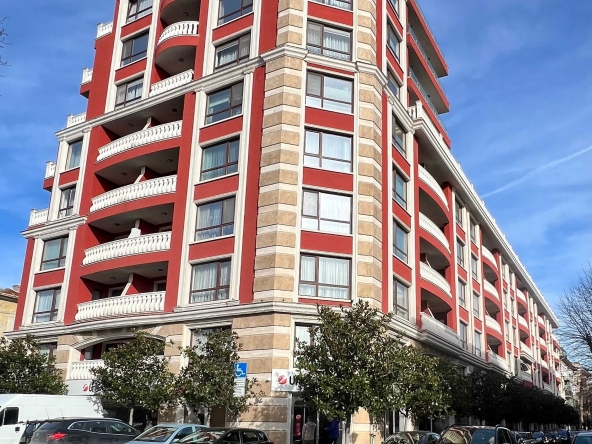 Дава се под наем Двустаен апартамент в Варна, Гръцка махала - 75 кв.м за 900 € - Снимка #1