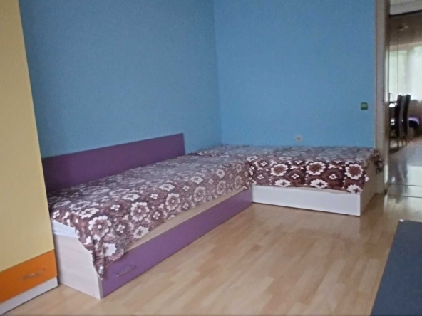 Дава се под наем Тристаен апартамент в Русе, Цветница - 63 кв.м за 306 € - Снимка #1