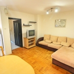 Дава се под наем Двустаен апартамент в Бургас, Център - 60 кв.м за 408 € - Снимка #1