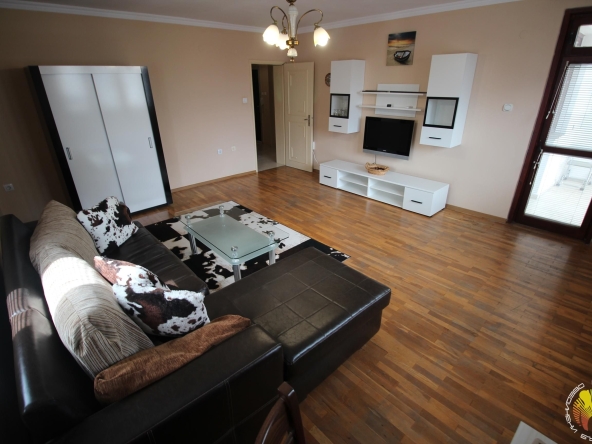 Дава се под наем Тристаен апартамент в Бургас, Лазур - 97 кв.м за 510 € - Снимка #1